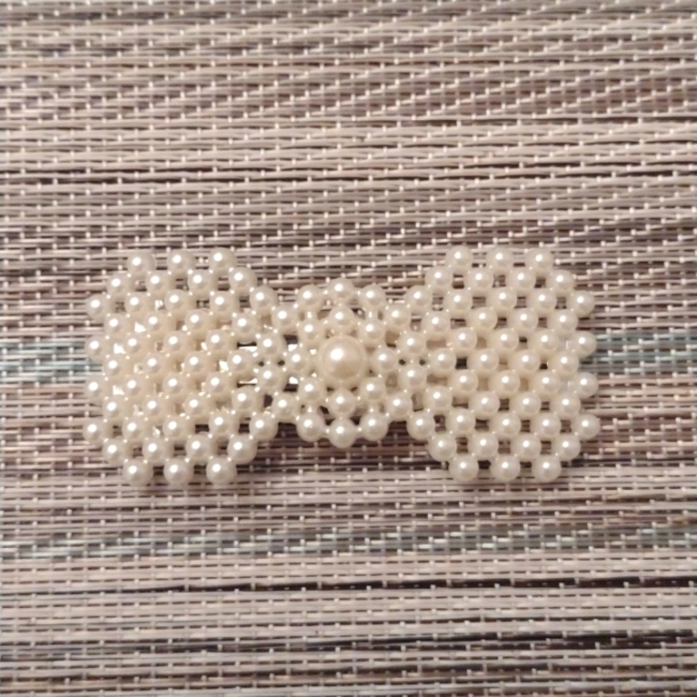 Faux Pearl Bow Tie Hair Clip